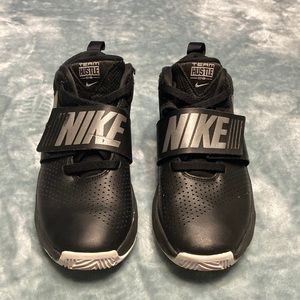 Boys, Nike team hustle 2008 size 5Y